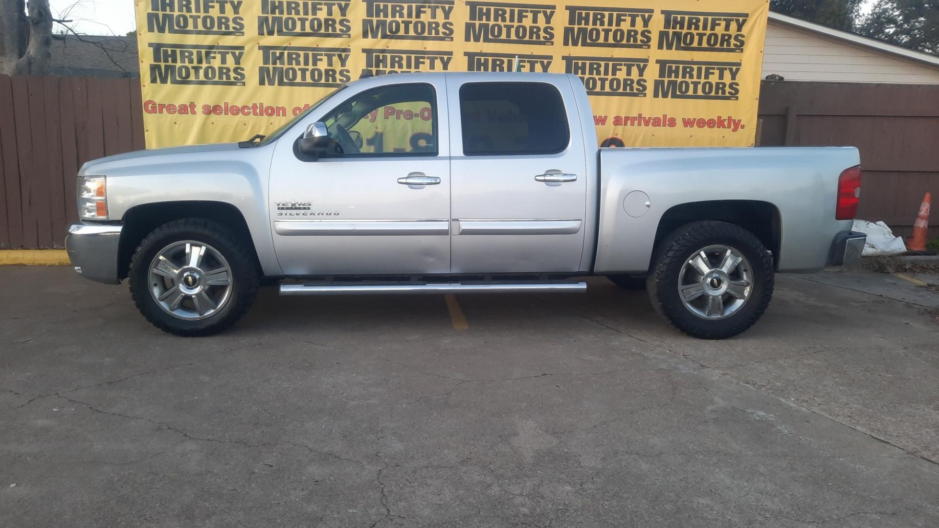 2013 Chevrolet Silverado 1500 (3GCPCSE05DG) , located at 16710 Clay Rd., Houston, TX, 77084, (281) 859-7900, 29.834864, -95.656166 - Photo#2